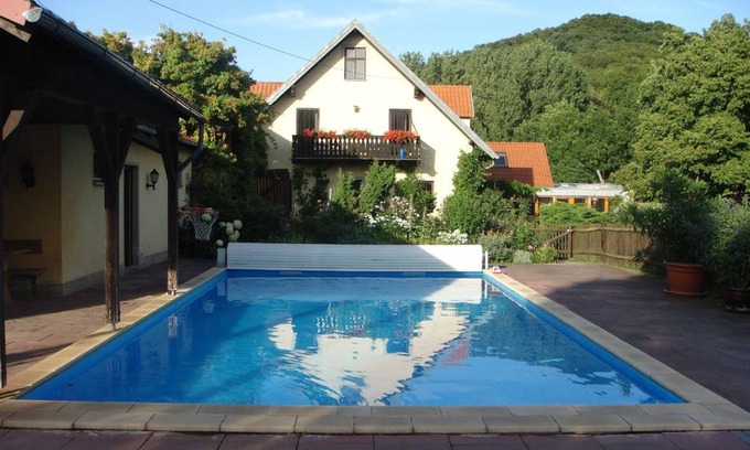 Sulzfeld Apartment | 90 m² Apartment ∙ 2 bedrooms ∙ 7 guests