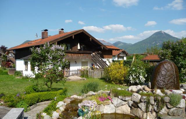 Flintsbach A. Inn Apartment | 90 m² Apartment ∙ 2 bedrooms ∙ 4 guests
