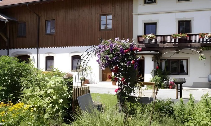 Otterfing Bed & Breakfast | 90 m² Bed and breakfast ∙ 2 bedrooms ∙ 5 guests