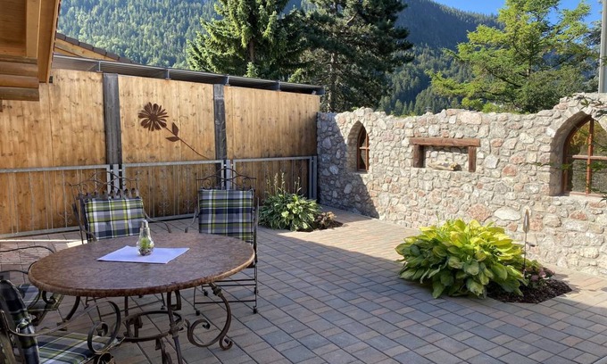 Ehenbichl Ski Chalet | 90 m² Chalet ∙ 2 bedrooms ∙ 4 guests
