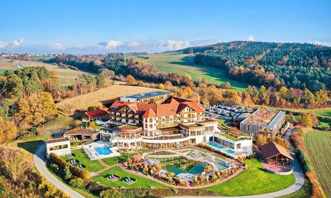 Hofenstetten Hotel | 92 m² Hotel ∙ 2 guests