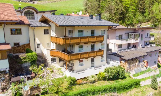 Hippach Apartment | 95 m² Apartment ∙ 3 bedrooms ∙ 8 guests