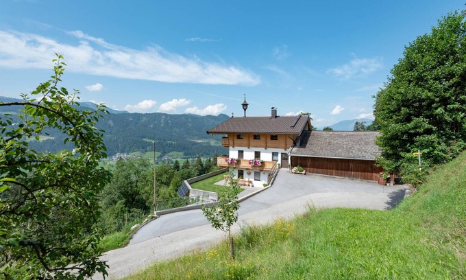 Kirchbichl Apartment | 95 m² Apartment ∙ 4 bedrooms ∙ 10 guests