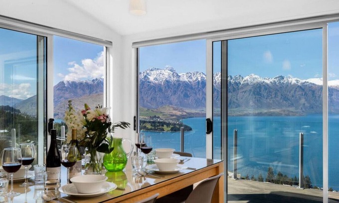 Fernhill Apartment | 9b on Von - Breath-taking Views