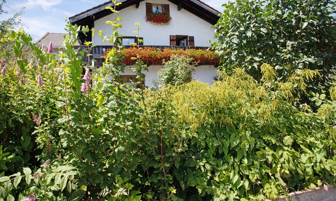 Fischbachau Apartment | "Almröserl" apartment with mountain view, balcony & Wi-Fi