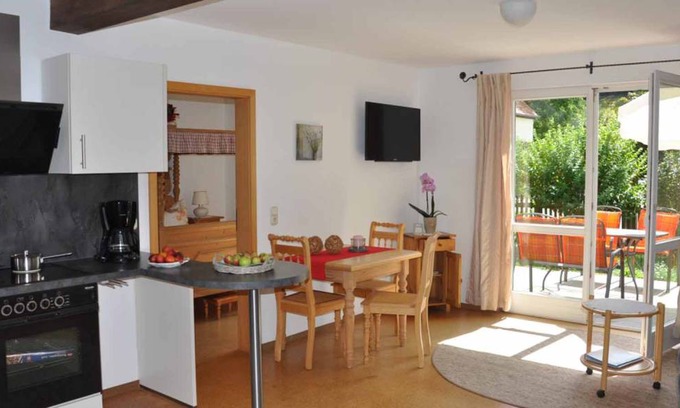 Bad Windsheim Apartment | Apartment ∙ 2 bedrooms ∙ 3 guests