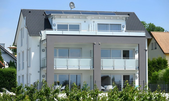 Wasserburg Apartment | Apartment 'Dinkelbach Traumblick 3 B' with Lake View, Balcony and Wi-Fi