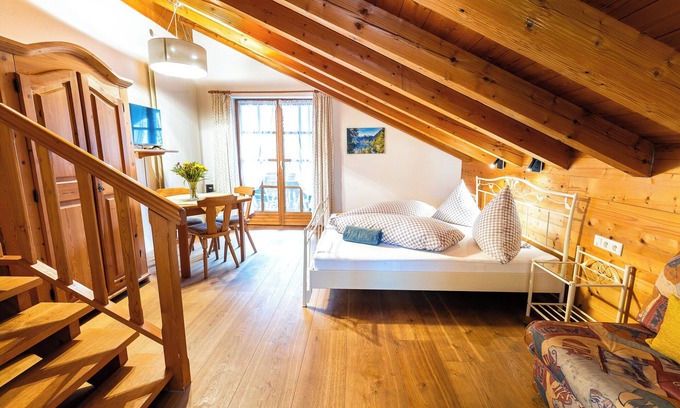 Aufham Apartment | Apartment no. 1, 27m², living/bedroom, balcony, TV, 2 pers.