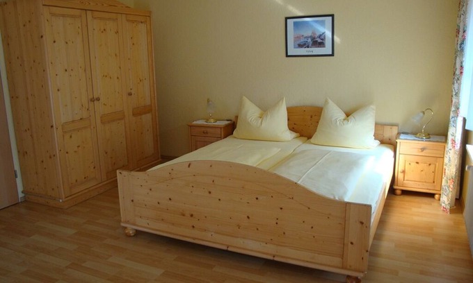 Bad Birnbach Apartment | Appartement mit wenigen Gehminuten zu Wanderwegen mit Blick übers Rottal