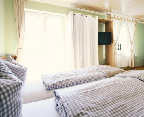 Allershausen House | ARRIVEL Pension Haus am Bach