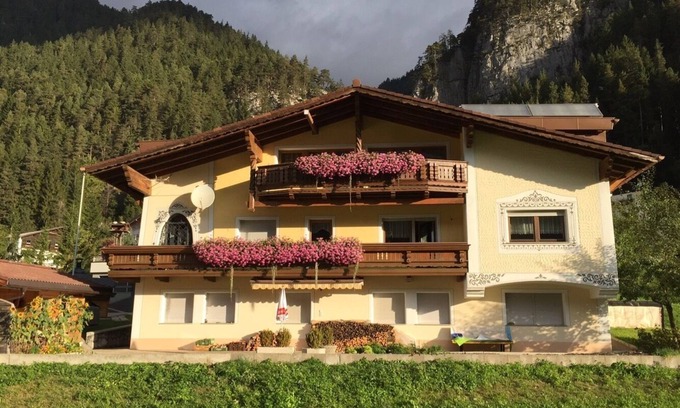 Schnann Apartment | Beautiful vacation apartment for summer and winter in a quiet location
