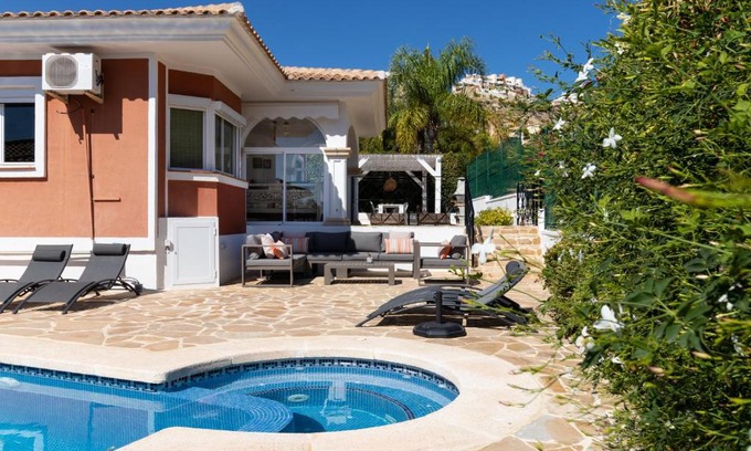 Hoya de los Patos Villa | Casa de Familia