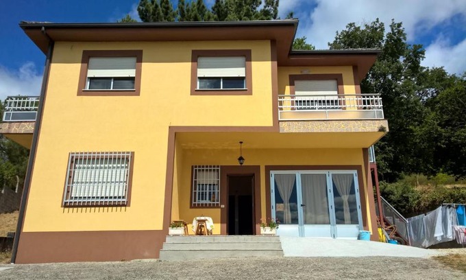 Portomarin Hostel | Casa Do Marabillas