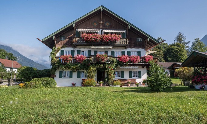 Muhldorfl Apartment | Charming Holiday Apartment Haus Andrä with Mountain View, Wi-Fi, Balcony & Garden; Parking Available