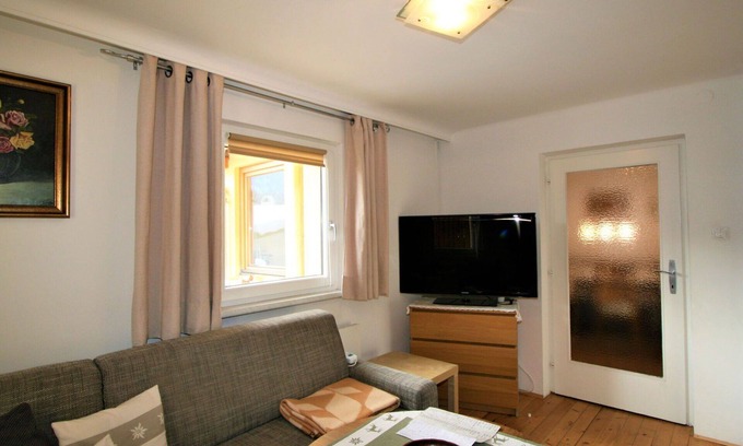 Axams Apartment | Cosy apartment for 4 guests with TV, patio and pets allowed