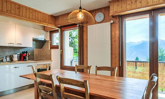 Anzere Apartment | Cosy apartment for 7 guests with WIFI, TV and balcony