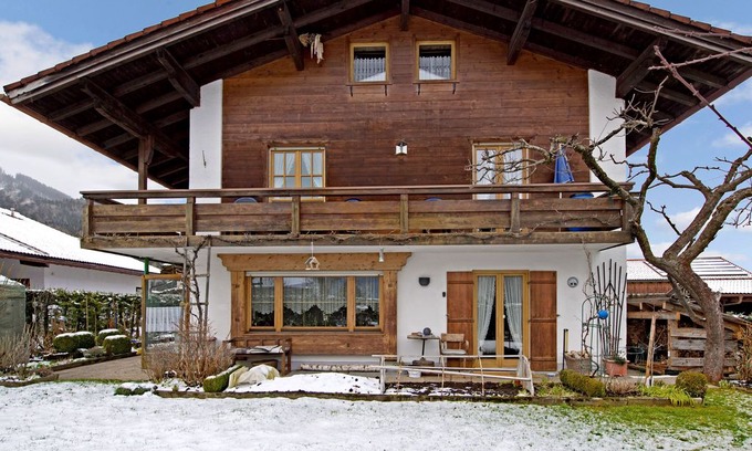 Gschwall Apartment | Cosy Holiday Apartment with Balcony, Mountain View & Wi-Fi; Parking Available, Pets Allowed
