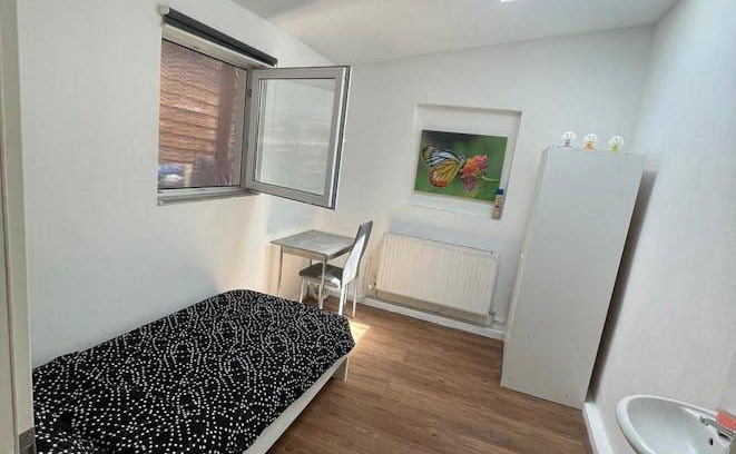 Aubing - Lochhausen - Langwied Resort | 150 m² Private room ∙ 1 bedroom ∙ 1 guest