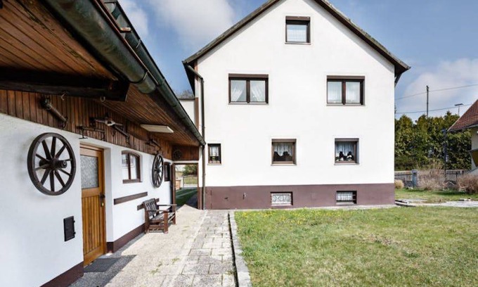 Aubing - Lochhausen - Langwied Resort | 185 m² Private room ∙ 1 bedroom ∙ 1 guest