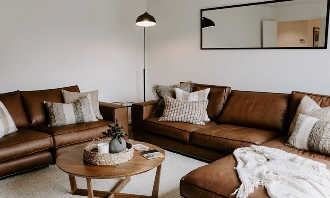 Arrowtown House | Dovecote: 5-bedroom Home with Hot tub & Games room