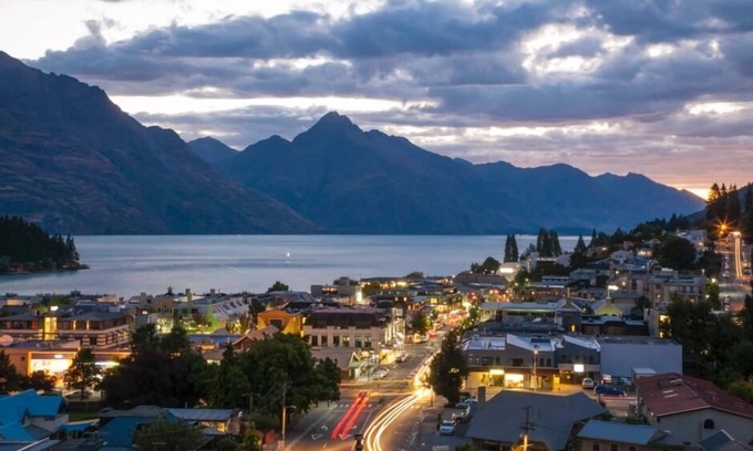 Queenstown City Centre House | Expansive home in the Heart of Queenstown with Stunning Views.