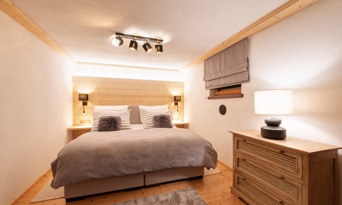 Pettneu am Arlberg Apartment | ☆ FavoriteStays Comfort Apartment with Terrace