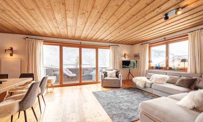 Pettneu am Arlberg Apartment | ☆ FavoriteStays Premium Apartment with balcony