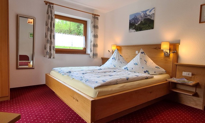 Ramsau bei Berchtesgaden Apartment | Ferienwohnung, 1-2 Personen, 33 qm, Dusche/WC, Balkon, TV, W-LAN, 1 Schlafzimmer, Frühstück möglich!