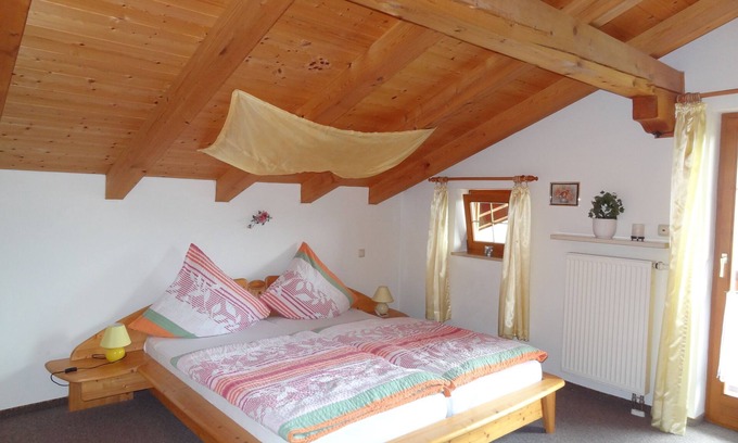 Schoenau am Koenigssee Apartment | Ferienwohnung Nr. 2, 2-4 Personen, 55 qm, mit extra Schlafzimmer, Wohn-/Schlafraum und Balkon