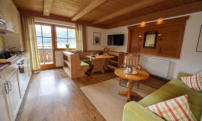 Schoenau am Koenigssee Apartment | Ferienwohnung 1, 2 Personen, Balkon, 50 qm, Wohn- und Schlafraum getrennt