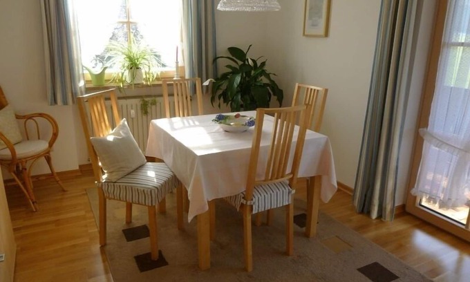 Bernau am Chiemsee Apartment | Ferienwohnung 2 "Chiemseestern" für 1-3 Personen (65 qm, 1. Etage)