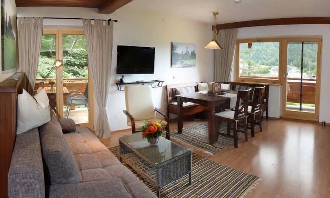 Inzell Apartment | Ferienwohnung für 2 Personen mit großem Balkon, 79 m²
