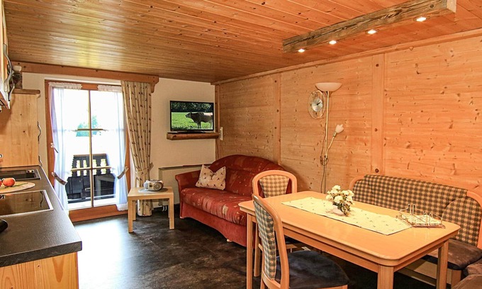 Inzell Apartment | Ferienwohnung für 5 Personen, 1 Eltern- und 2 Kinderschlafzimmer, Balkon, 45 m²