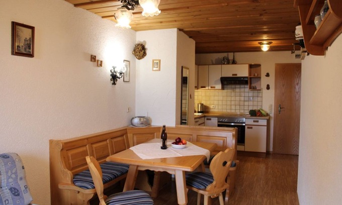 Teisendorf Apartment | Ferienwohnung Nr. 2 (43 qm) 2-4 Pers. 1 Schlafzimmer, Wohnküche, Dusche/WC, Balkon