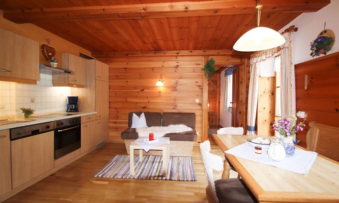 Winkl Apartment | Ferienwohnung Nr. 5 für 1-2 Personen, ca. 45 qm, 1 Schlafzimmer, 1 Kinderzimmer, Wohnküche, Balkon