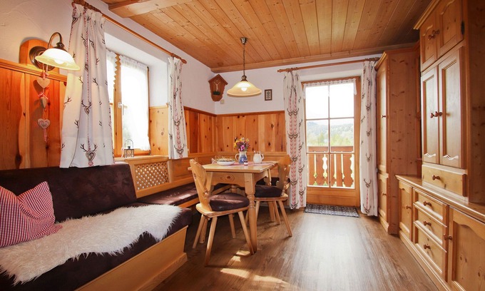 Winkl Apartment | Ferienwohnung Nr. 1 für 1-2 Personen, ca. 35 qm, 1 Schlafzimmer, 1 Kinderzimmer, Wohnküche, Balkon