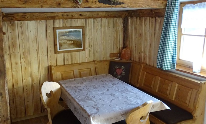 Engedey Apartment | Ferienwohnung Nr. 2 Almstube für 1-3 Pers., 48 m², 1 Schlafzimmer, Wohnzimmer, Küche, Bk