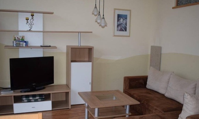 Bergrheinfeld Apartment | Gemütliche Ferienwohung (49qm) mit Balkon und Ausblick über Mainufer