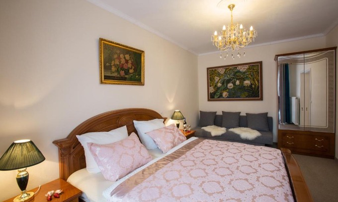 Garmisch-Partenkirchen Apartment | Golden GaPa Large Family Apartment 7