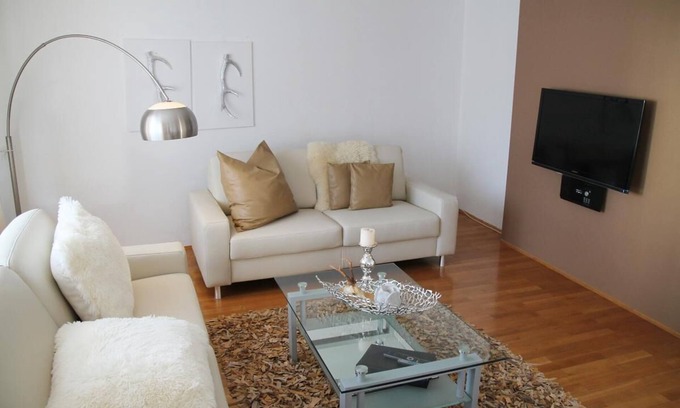 Lam Apartment | Große Fewo mit Balkon und Sauna im Haus