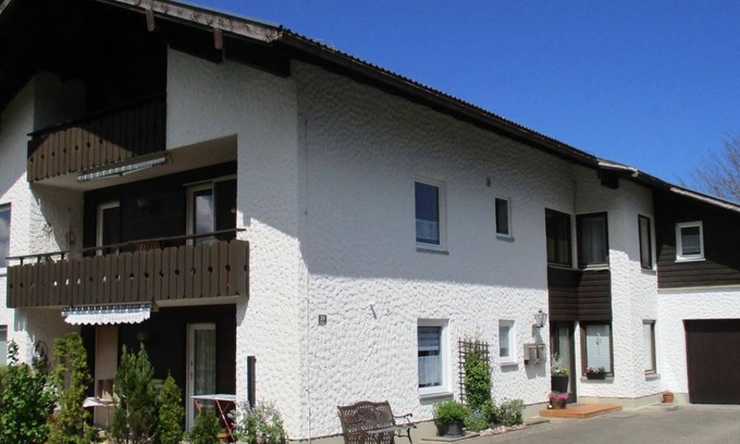 Trauchgau Apartment | Heyartz, Ferienwohnung Peter - FeWo. I 1. Stock/Wohn-Schlafraum/Dusche