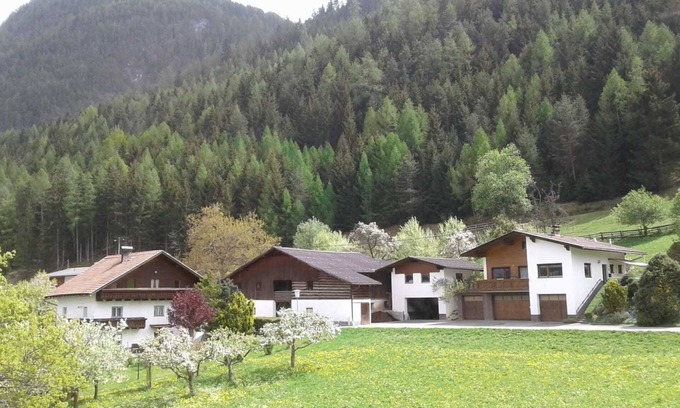Imsterberg Apartment | Holiday home in Tyrol at 1000 m above sea level with garden and barbecue - Haus Alfred Grall