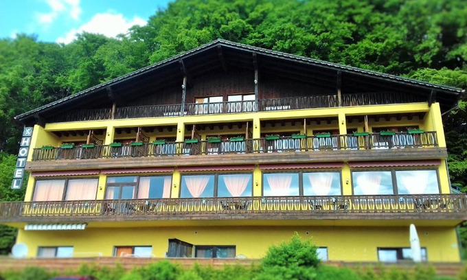 Walkertshofen Hostel | Hotel Burgberg