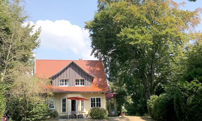Wasserburg House | House on the lake - Absolute rarity, cozy house with private lake access