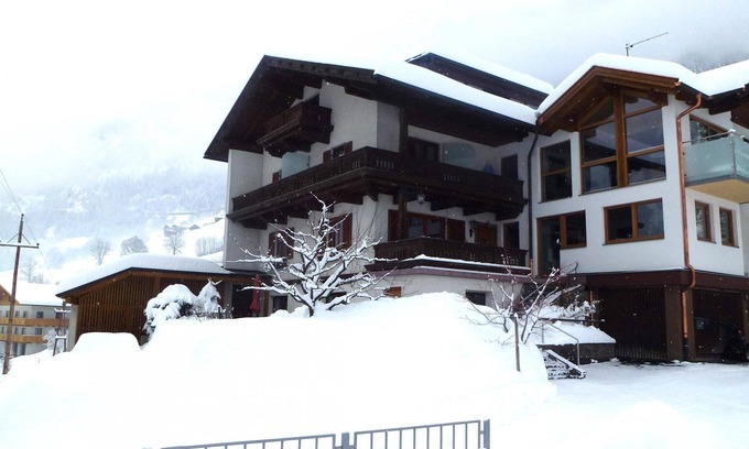 Matrei in Osttirol Apartment | Lovely apartment with balcony and ski storage