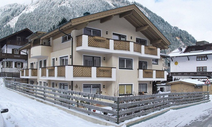 Mayrhofen Apartment | Lovely apartment for 2 guests with WIFI, terrace and pets allowed