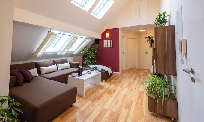 Lengfurt Apartment | Modern, comfortable vacation apartment with terrace, on the Main Valley cycle path