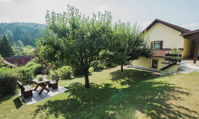 Plankenfels House | Modish Apartment in Plankenstein near Forest