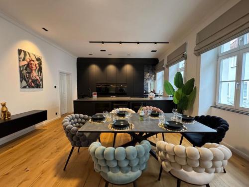 Bad Windsheim Apartment | NAMASTÉ Homes - Luxus-Apartment mit Whirlpool & Garage