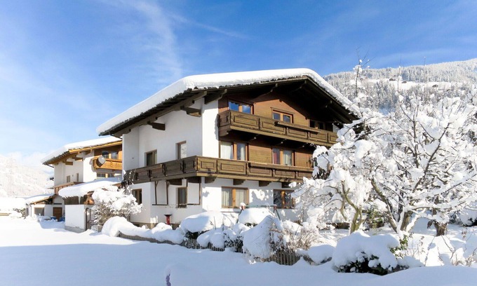 Ramsau im Zillertal Apartment | Nice apartment for 8 guests with WIFI, TV and balcony